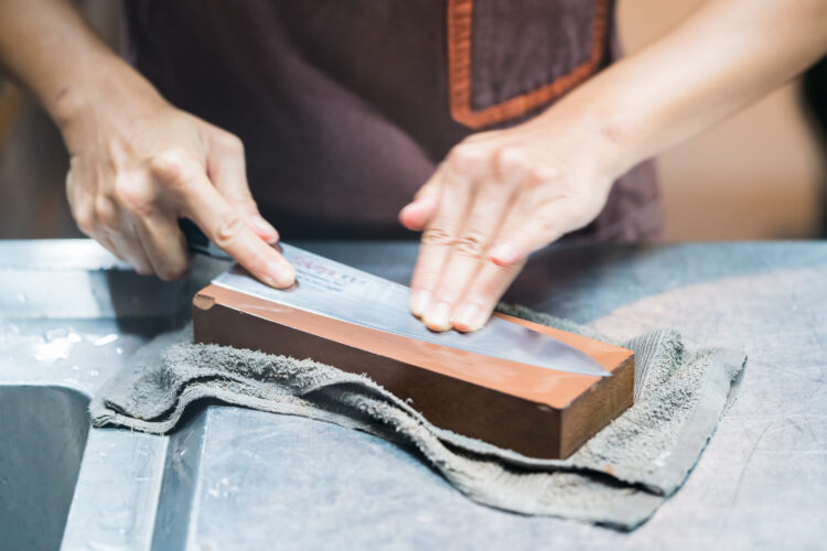 Using Stones to Sharpen Knives Grit